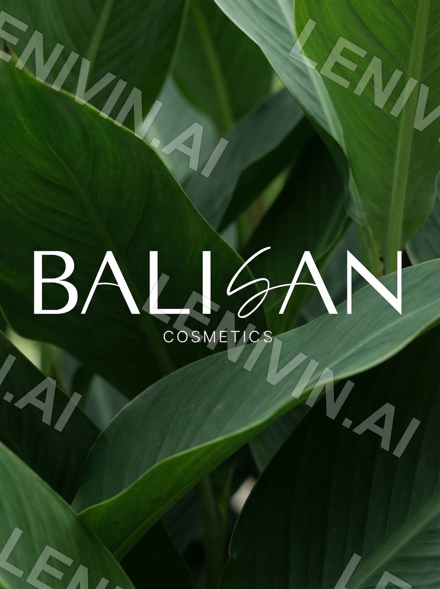 Тёмно-зелёные листья с белой надписью BALISAN Cosmetics