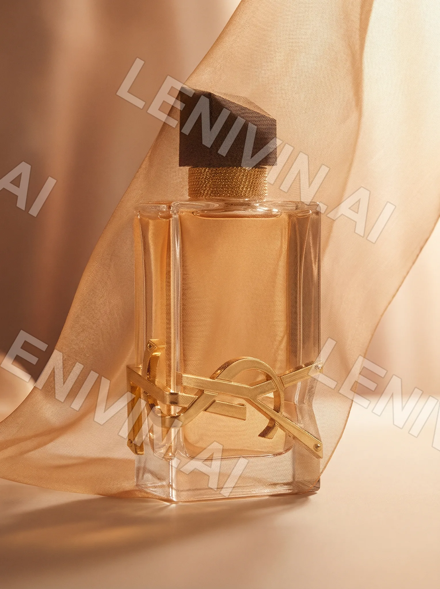 Флакон парфюма YSL Libre в складках оранжевой органзы, тёплый персиковый фон