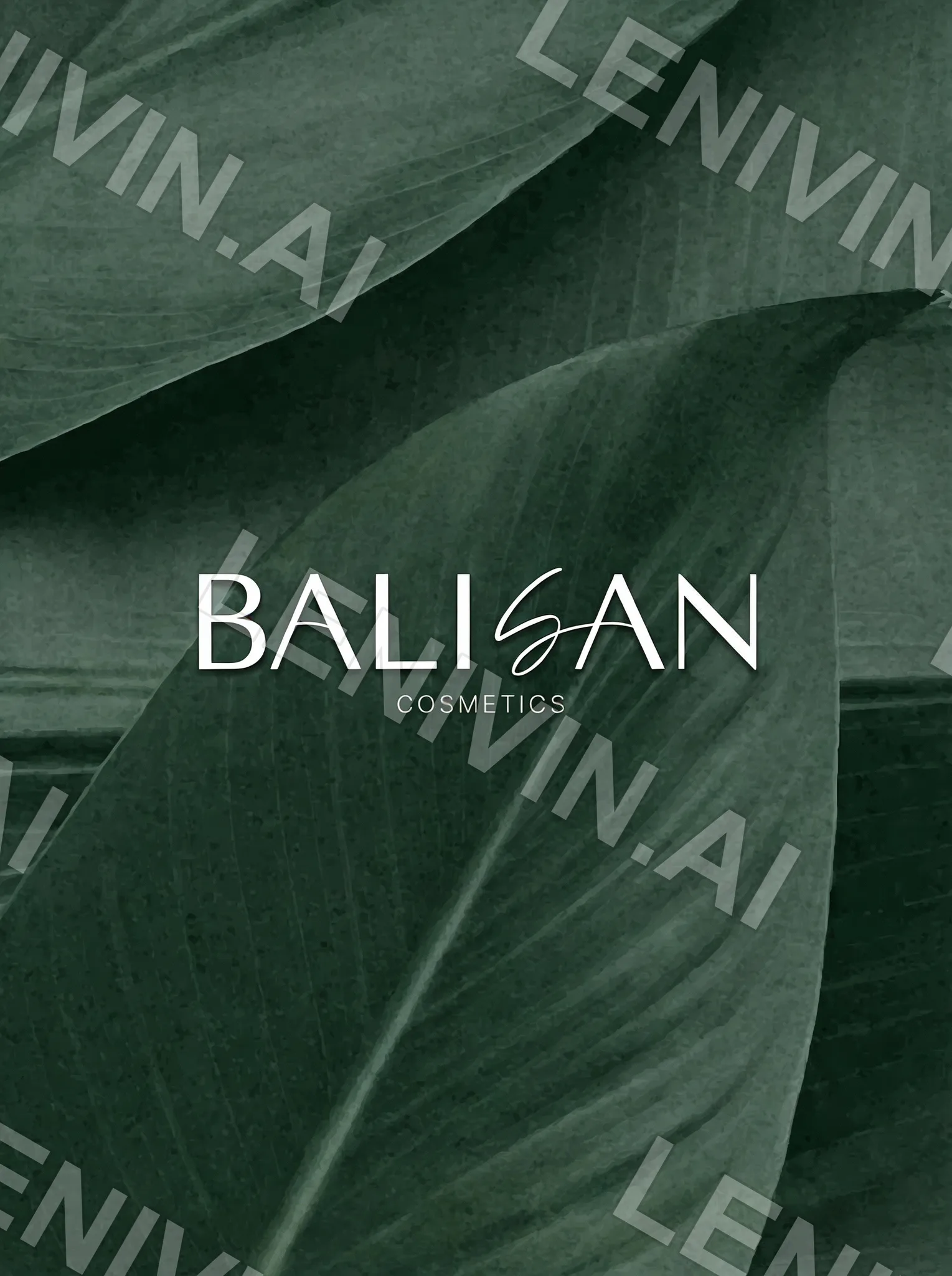 Логотип Balisan Cosmetics белыми буквами на фоне тёмно-зелёного листа