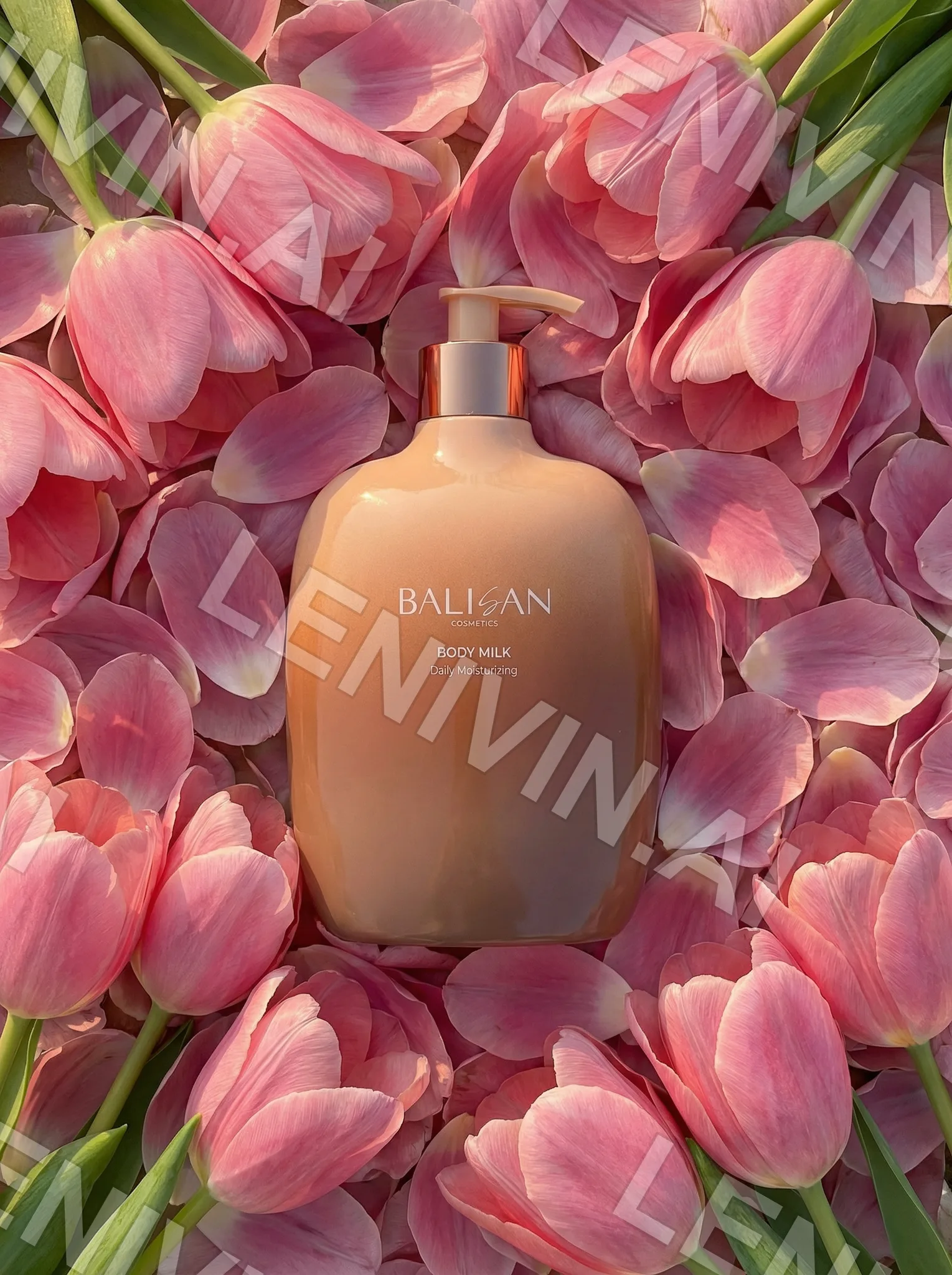 Флакон Balisan Body Milk в розовых тюльпанах, вариант кадра с чуть иным расположением лепестков