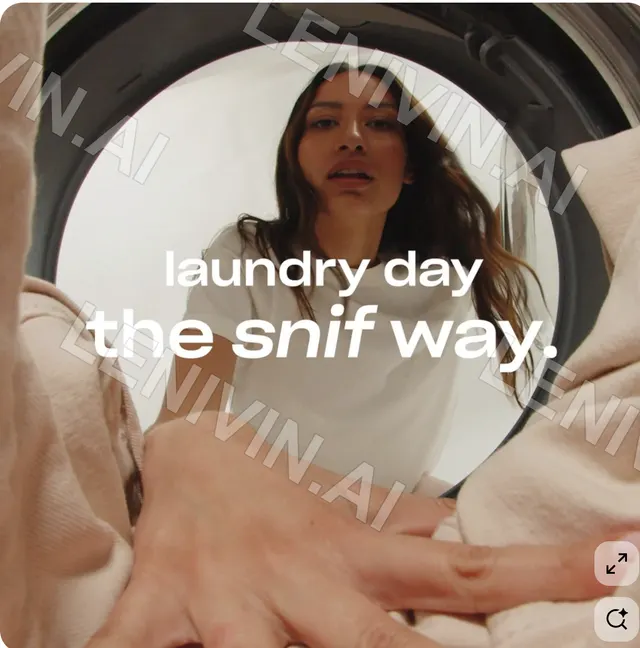 Девушка смотрит из барабана стиральной машины, надпись laundry day the snif way