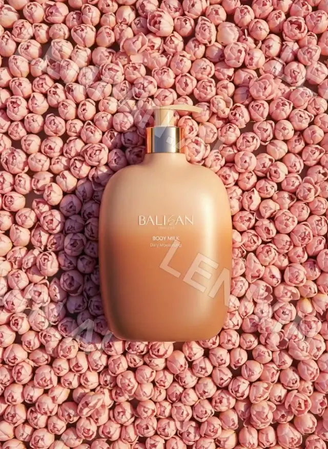 Ролик: флакон Balisan Body Milk лежит среди розовых бутонов, вид сверху